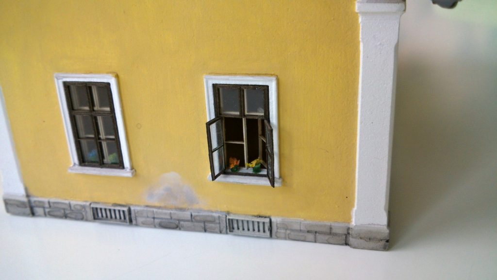 Otevřené okno ve fasádě